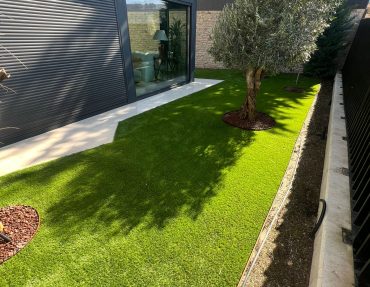 LAREDO Modelo Laredo 55: césped artificial para un jardín premium con acabado natural