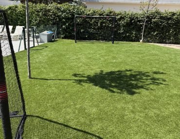 PEDRENA Modelo Pedreña 57: césped artificial cómodo para un jardín con niños