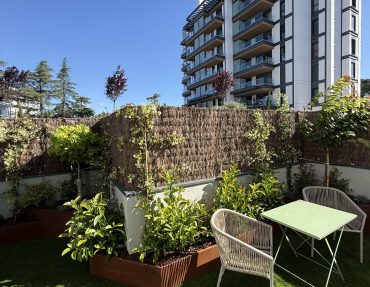 SANTANDER Modelo Santander 45: césped artificial con volumen para una terraza urbana